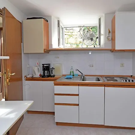 Veli A Apartman *